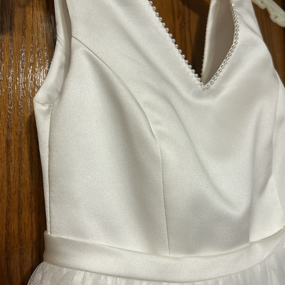 Beautiful white satin mesh pearl first holy communion flower girl wedding dress - Picture 4 of 11